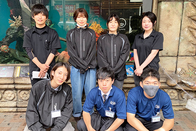 Osaka ECO College of Animal and Marine Science students with our employees at Umeda Main Store